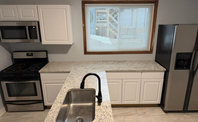 Foto del edificio - 1726 N Artesian Ave