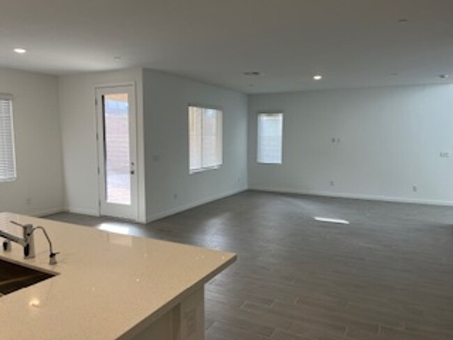 Foto del edificio - New Lennar Home in Black Mountain 4 bedroo...