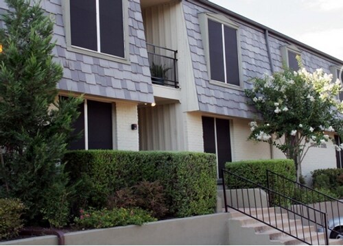 Building Photo - 2613 Rogers Ave
