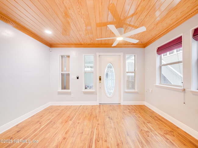 Foto del edificio - 6472 Putnam St