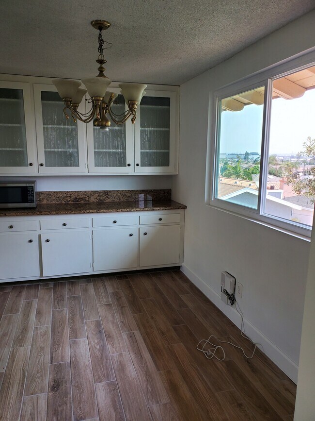 Building Photo - 1925 Gates Ave