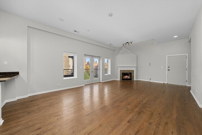Building Photo - 1432 W Erie St