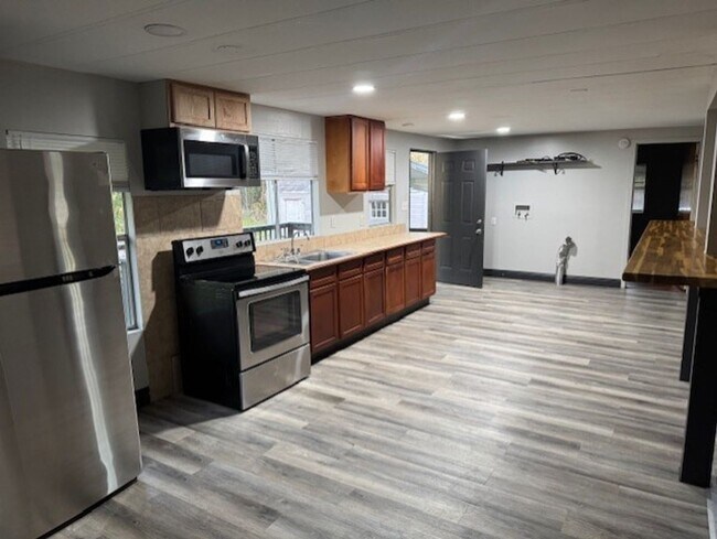 Foto del edificio - Newly renovated 4/2 Mobile home on large lot in Orlando**