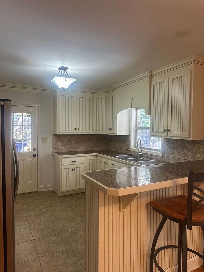 Building Photo - 3 Bedroom Home in the Heart of Gainesville!
