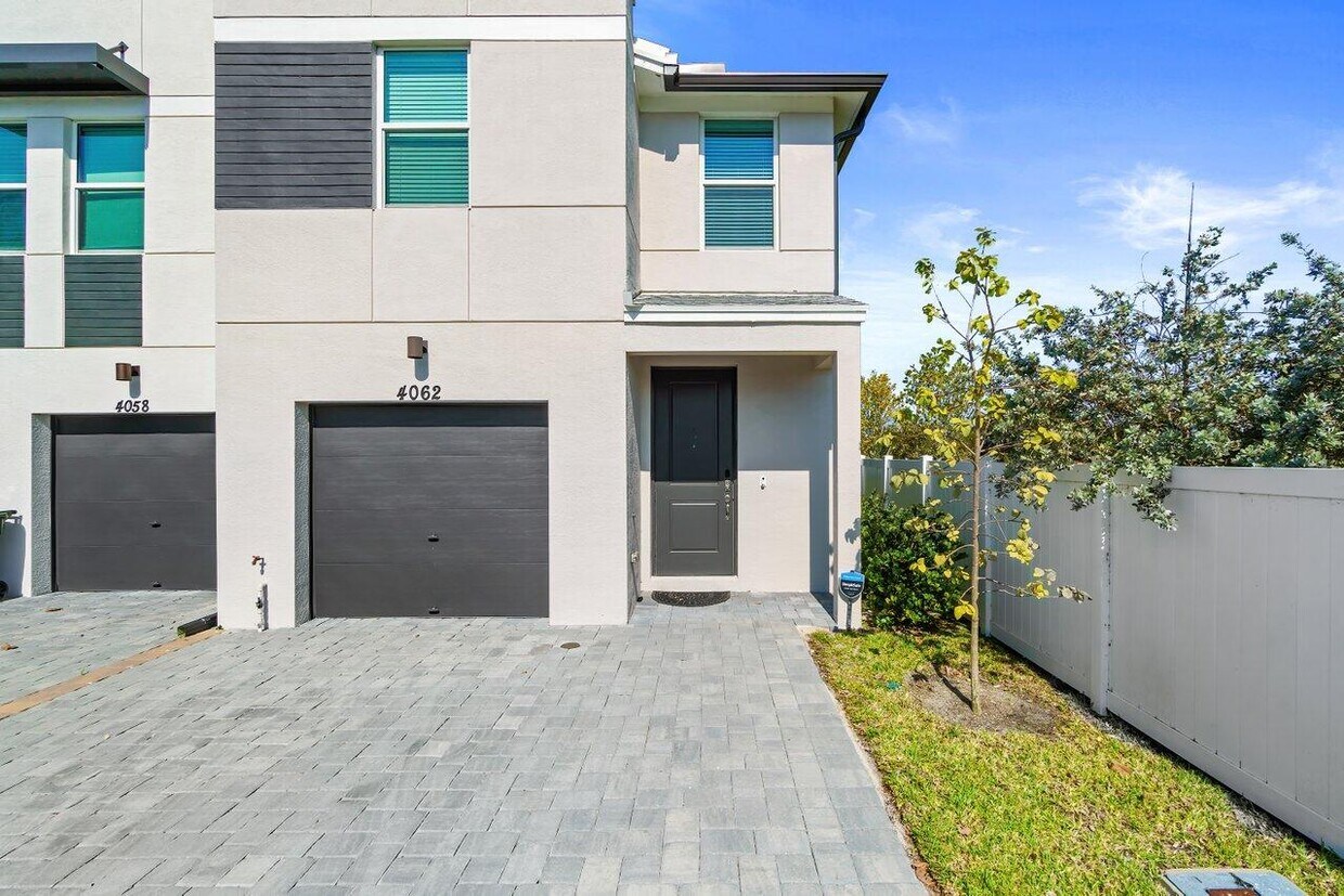 Foto principal - 4062 Hot Springs Ave