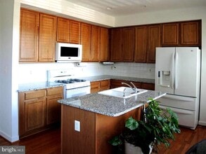 Building Photo - 6409 Nice Pl