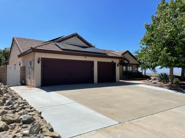 Building Photo - 42371 Round Hill Dr