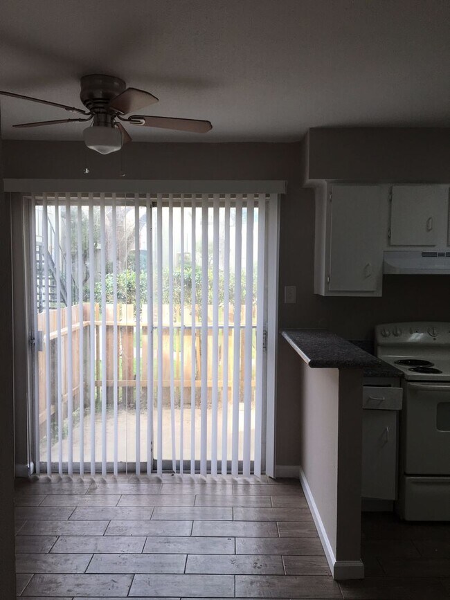 Foto del edificio - 2 BR 2.5 BA Two Story Townhome