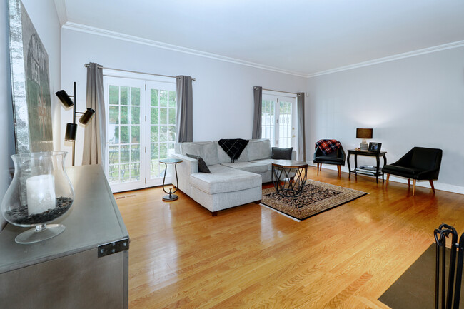 Foto del edificio - 24 Edgewater Commons Ln