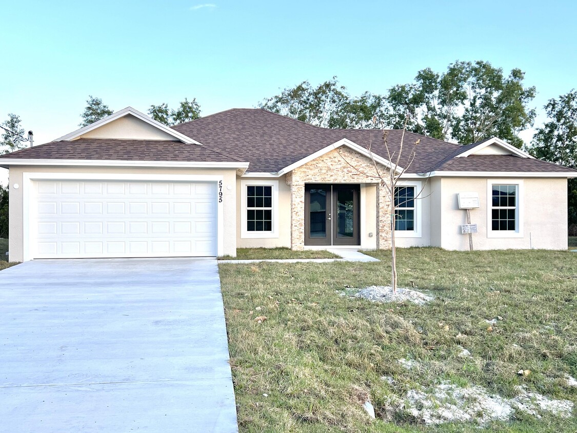 Primary Photo - 5795 NW Coosa Dr