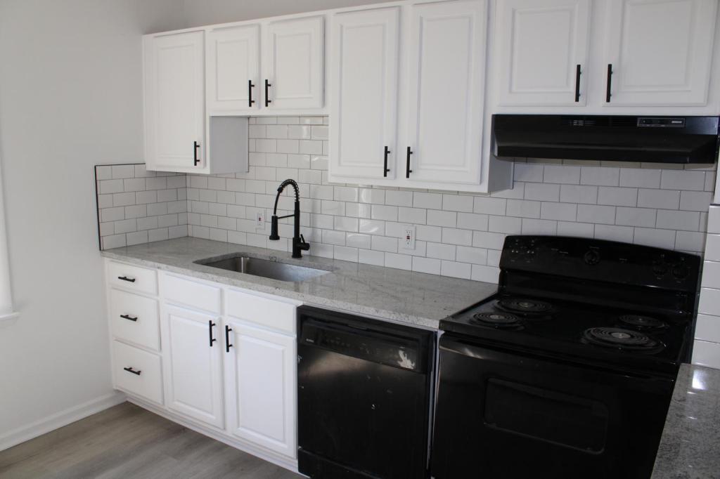 Primary Photo - 713 N Sunset Dr