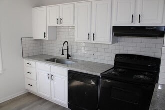 Building Photo - 713 N Sunset Dr