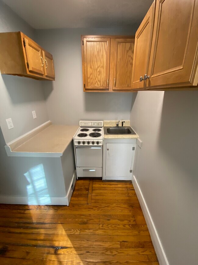 Kitchen - 1238 Memorial Ave