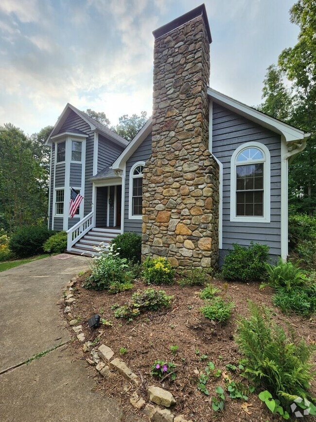 Building Photo - 8 Meadow Wood Trail