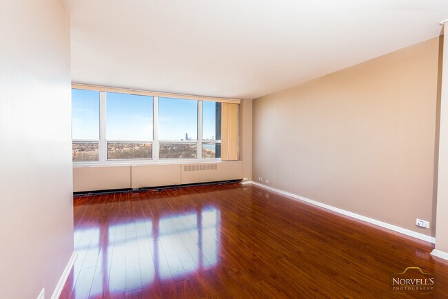 Building Photo - 4800 S Chicago Beach Dr