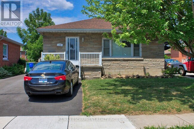 Photo du bâtiment - 176-176 E 32nd St