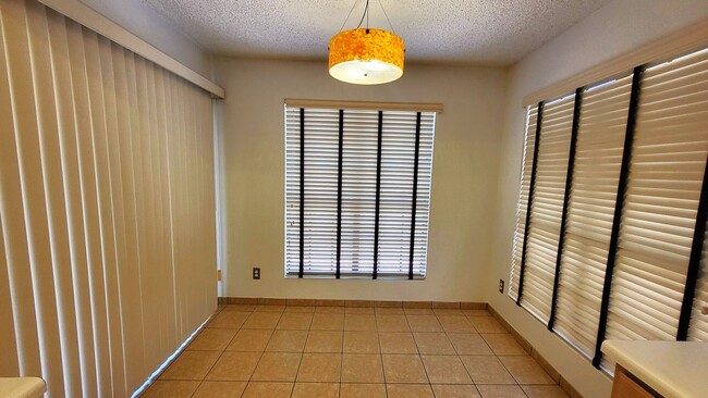 Building Photo - 2 BEDROOM PATIO HOME IN AHWATUKEE!