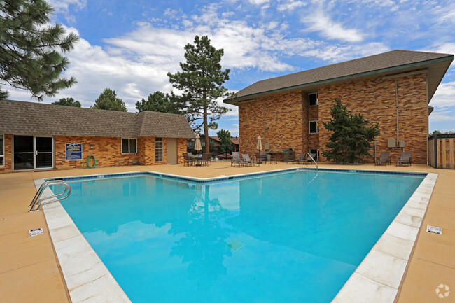 Piscina - Kimberly Court Apartments