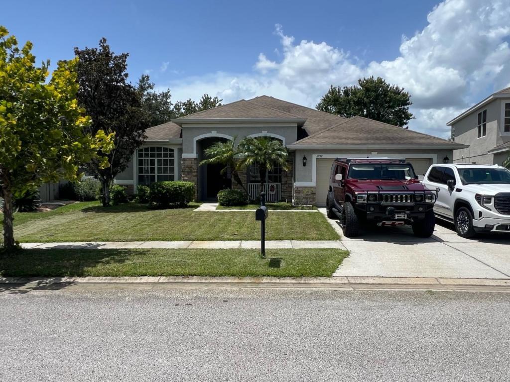 Foto principal - 6939 Runner Oak Dr