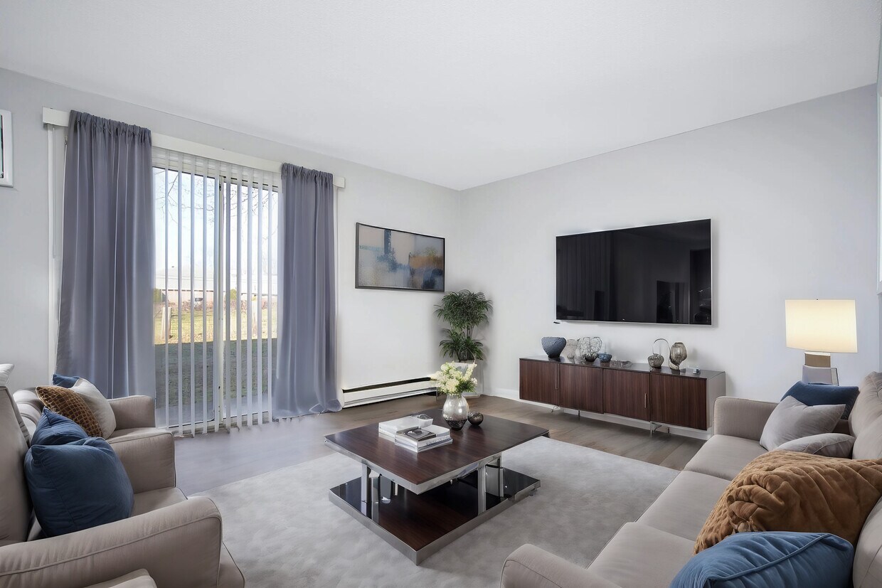 Sala de estar espaciosa - Brookview Townhomes