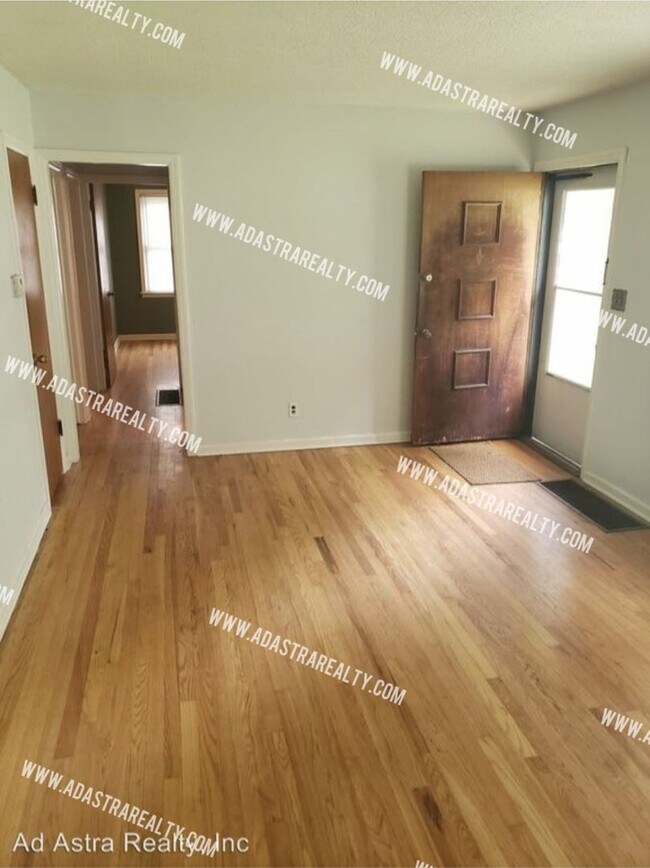 Foto del edificio - 9203 Vaughn Ave