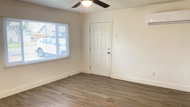 Foto del edificio - Recently Updated Delhi Home