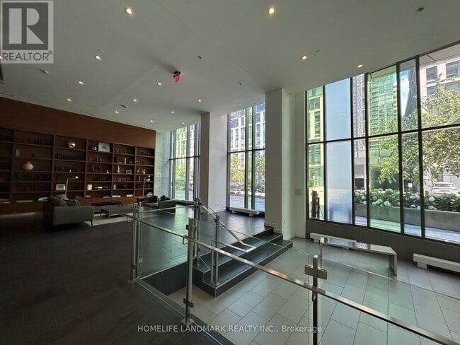 Building Photo - 170 Fort York Blvd