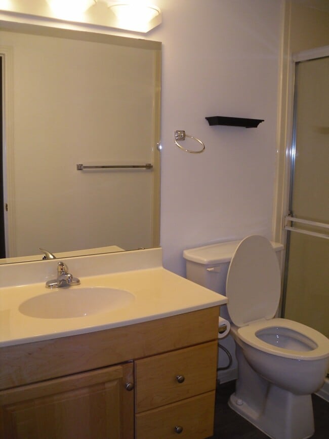 Building Photo - 2 Bed 2 Bath Unit in Edmonton, AB