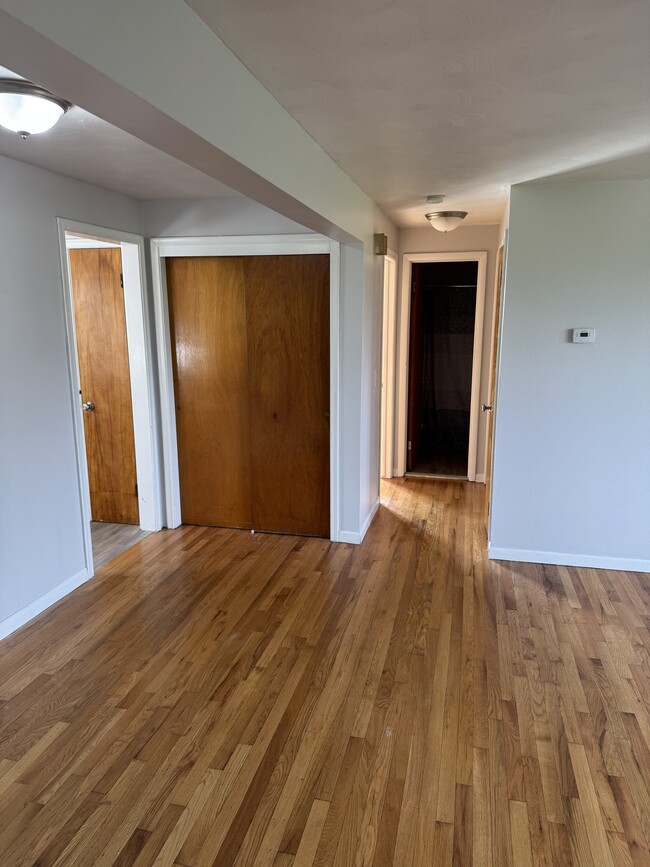 Building Photo - 704 4th St