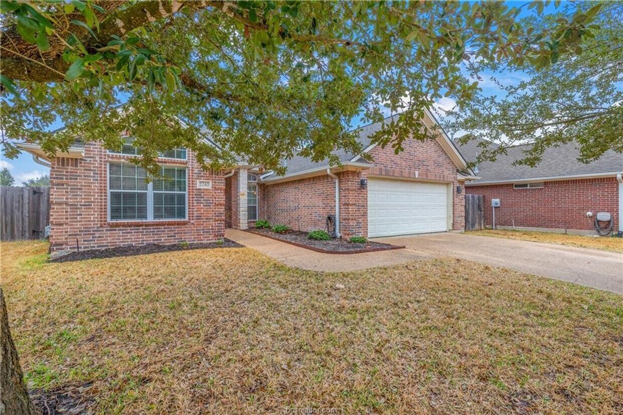 Beautiful 3 Bed, 2 Bath in Castlegate for House Rental in College