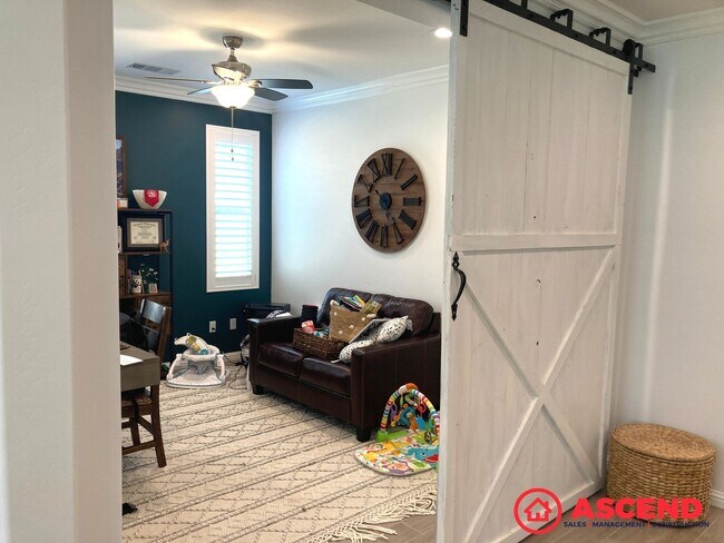Building Photo - Elegant 3BD/2.5BA Home with Office Space in the Prestigious Highgate HOA Community!