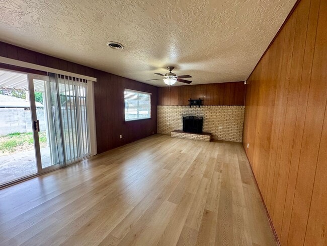 Foto del edificio - Centrally Located 3bed 2bath!