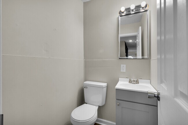 Building Photo - 605 1st Ave