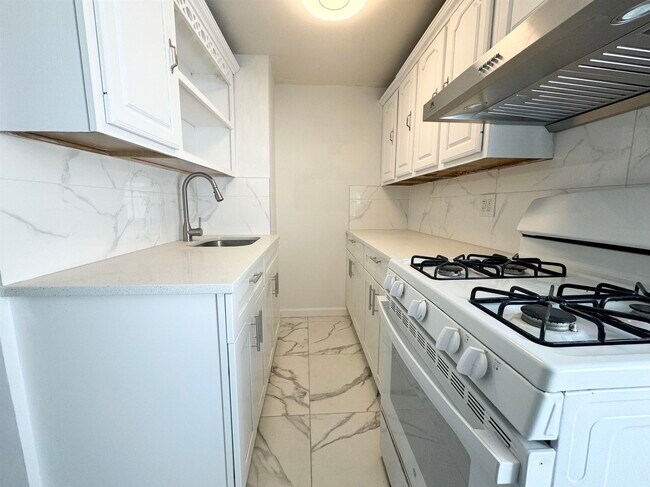 Foto del edificio - 57 Gardner Ave