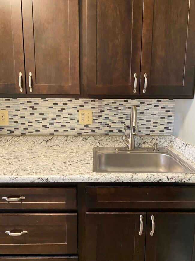 kitchen - 2723 St Paul St