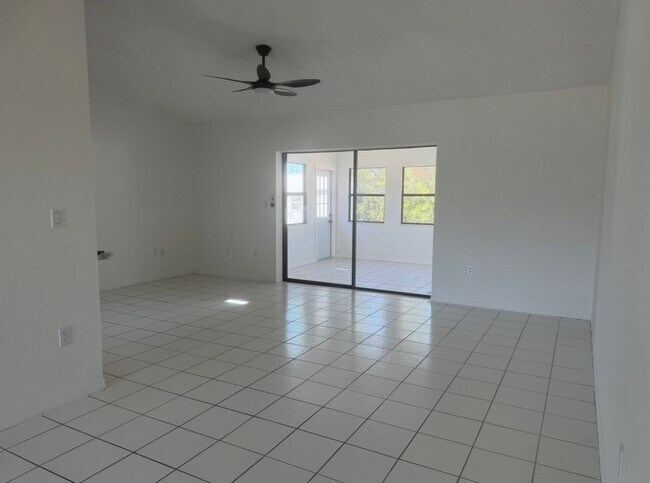 Building Photo - 2391 Briarwood St