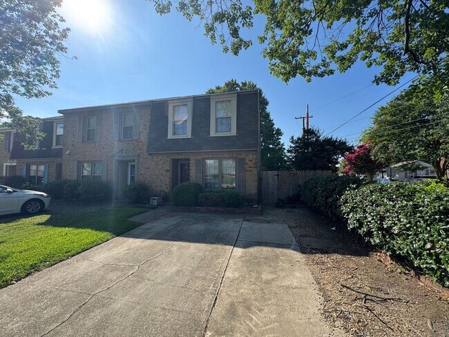 Foto del edificio - Charming 2-Bed, 2.5-Bath Home in Vibrant N...