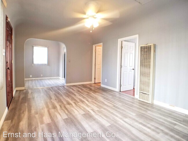Building Photo - 3 br, 2 bath House - 301 S. Acacia Ave.