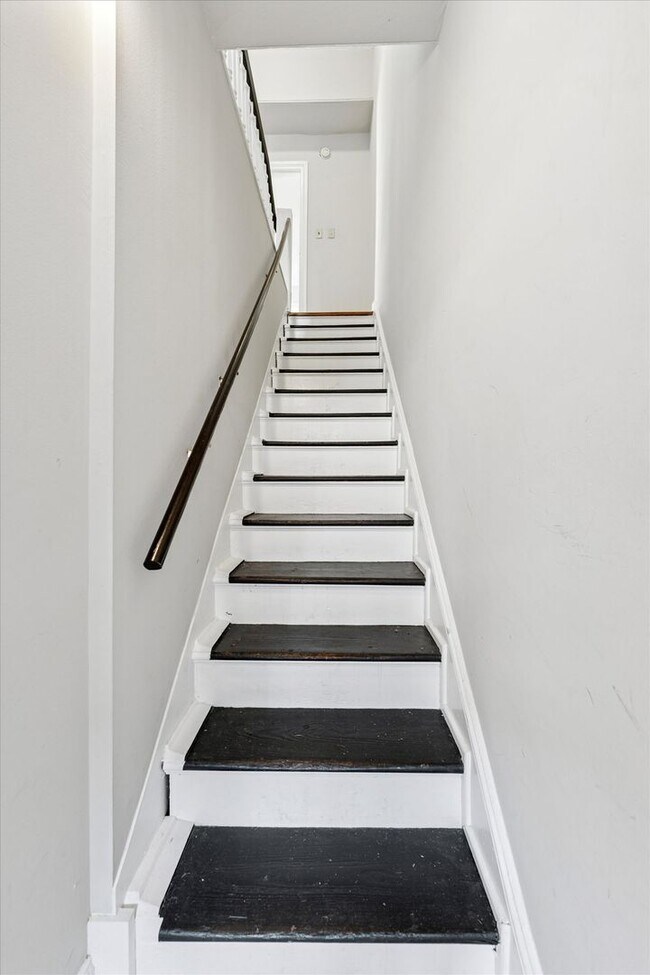 Foto del edificio - Updated 2BR Apartment in the Heart of West...