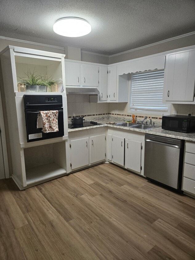 Building Photo - 3881 Hilton Ct