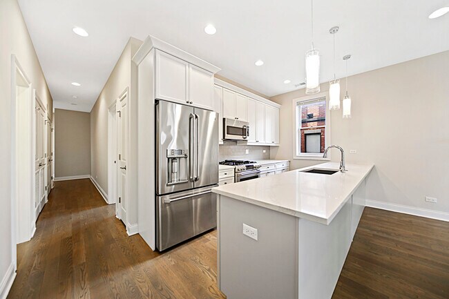Building Photo - 1517 W Diversey Pkwy