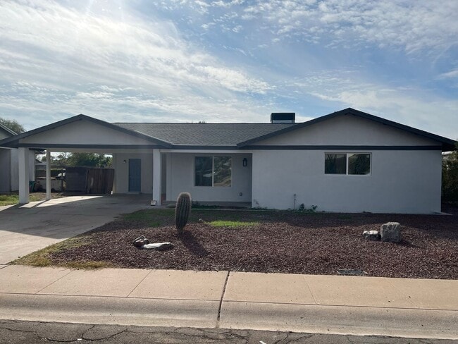 Building Photo - Remodeled 4 Bed/2 Bath in great ASU neighborhood
