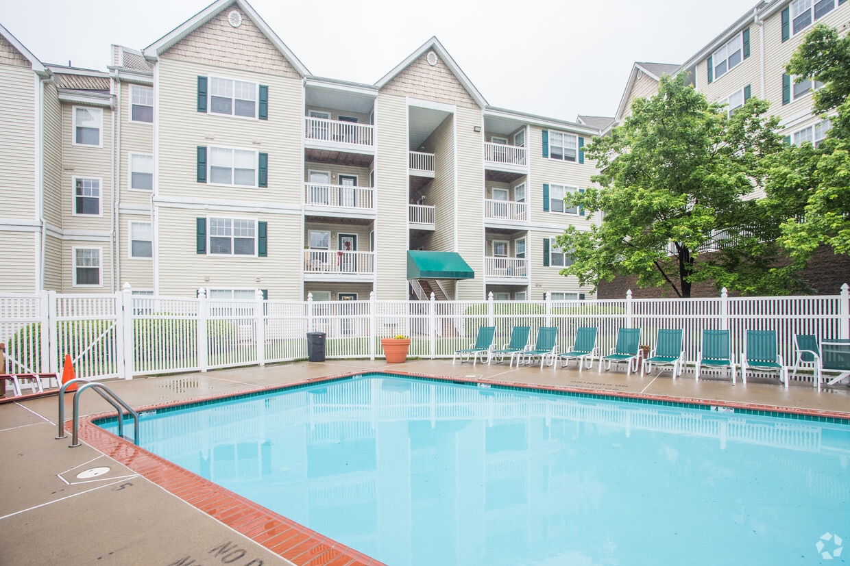 Crossings at Summerland Apartments in Woodbridge, VA