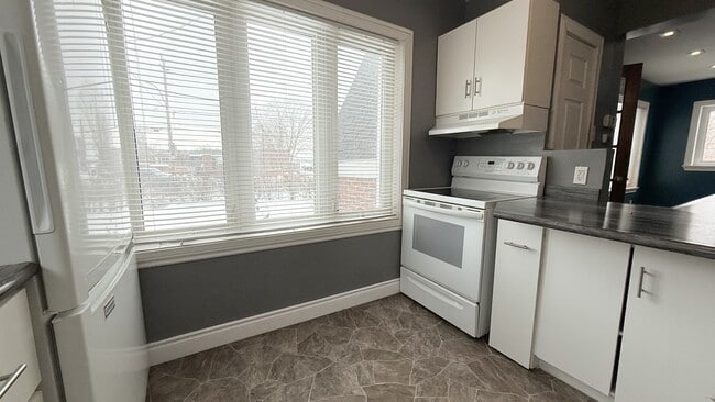 Building Photo - 1100 Hamilton Rd