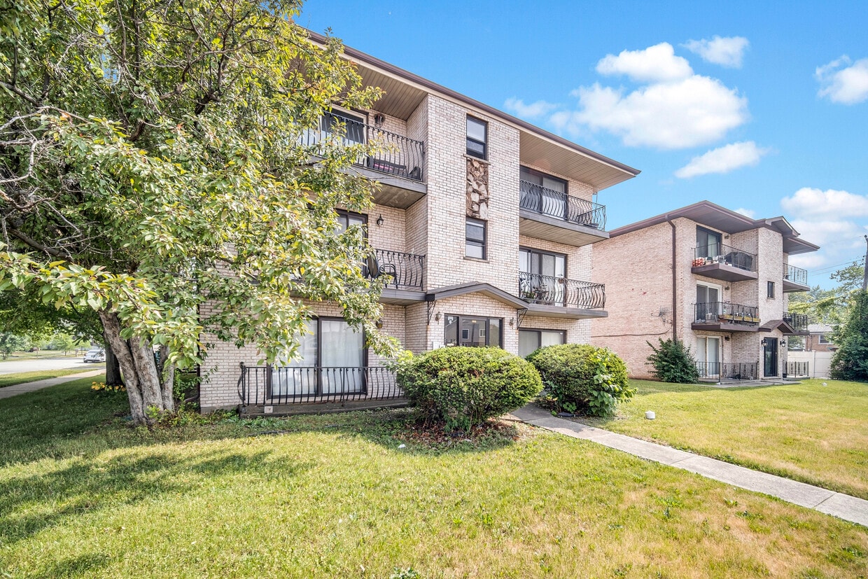 8129 W 87th St Unit 2, Hickory Hills, IL 60457 Condo for Rent in