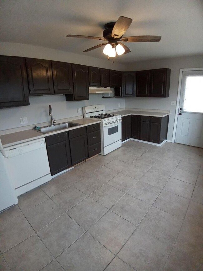 Foto del edificio - North Gate 3 Bedroom!