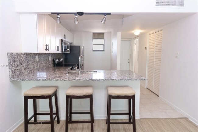 Building Photo - 2903 N Miami Beach Blvd