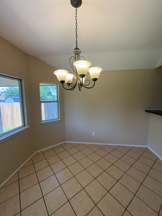 Foto del edificio - NEW IN MANAGEMENT - AVAILABLE NOW!