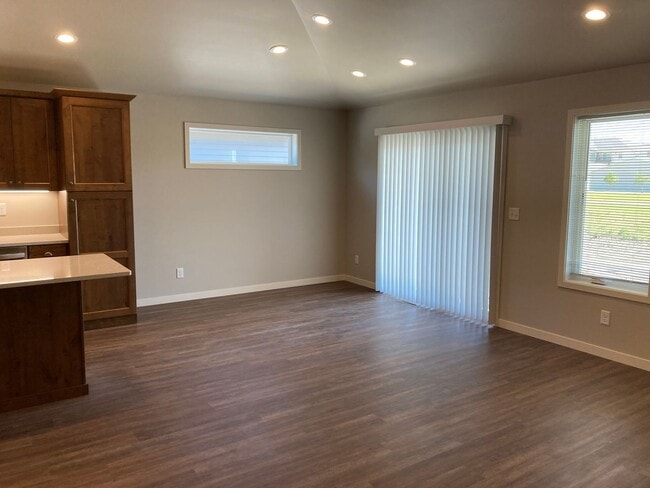 Foto del edificio - 4 Bed 3 Bath Twin Home