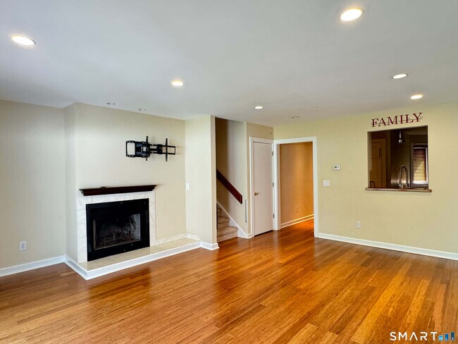 Foto del edificio - 566 Newfield Ave